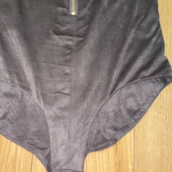 House of CB London “Romane” Gray Vegan Suede Zip front bodysuit - Picture 8 of 13